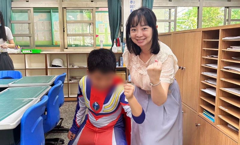 陪學生找到自己的路 新北7教師獲卓越特教人員獎 13 《圖說》鄧兆軒老師發展戲劇融入特殊需求課程鼓勵孩子挑戰限制。〈教育局提供〉