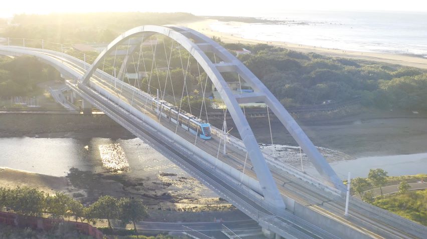世界無車日低碳微旅行 新北捷運3條路線免費搭四天 12 《圖說》淡海輕軌沿線最適合安排淡水一日遊。〈新北捷提供〉
