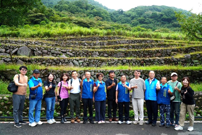 《圖說》石門嵩山社區百年石砌梯田，保存傳統水稻耕作與農村地景風貌。〈農業局提供〉