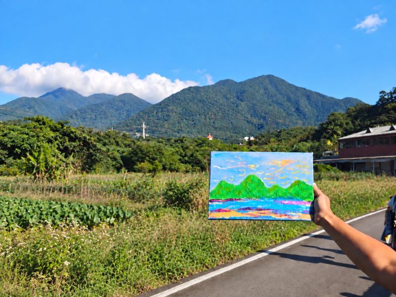 田園就是舞台、農村就是劇場 滬尾「土地生活節」10/4登場 6 《圖說》以自然田園與山景為創作素材,透過畫筆感受土地與自然之美。〈農業局提供〉
