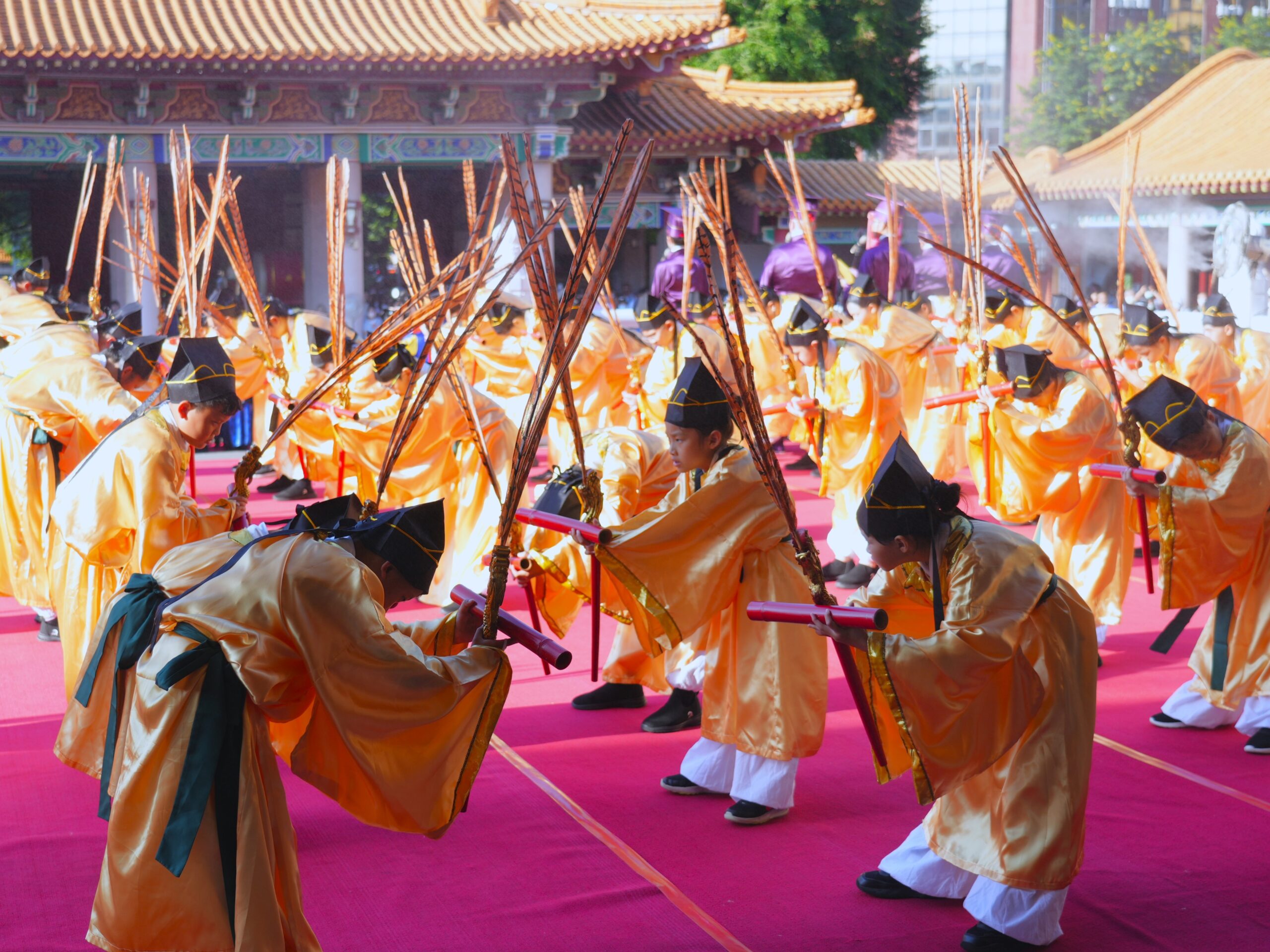 循古禮敬先師 中市祭孔大典湧千人觀禮 21 %E9%87%8B%E5%A5%A0%E5%85%B8%E7%A6%AE%E5%85%AB%E4%BD%BE%E8%88%9E%E9%A6%96%E5%BA%A6%E9%82%80%E8%AB%8B%E5%B4%87%E6%AD%A3%E5%9F%BA%E9%87%91%E6%9C%83%E4%BD%BE%E8%88%9E%E5%9C%98%E9%9A%8A%E5%8F%83%E8%88%87%E6%BC%94%E5%87%BA scaled