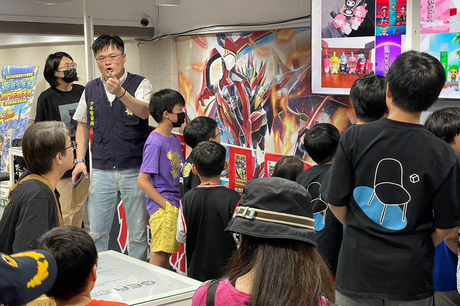 3  2  1  Go~Shoot  北市少年警察隊舉辦戰鬥陀螺賽  索票秒殺  百人熱血切磋