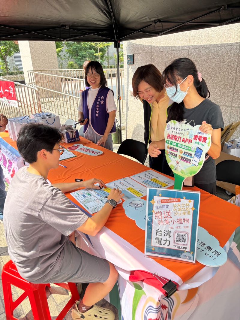 台電80周年不只供電 北北區處攜手社區挽袖捐血 30 《圖說》民眾踴躍響應,讓愛心化為實際行動。〈北北區處提供〉