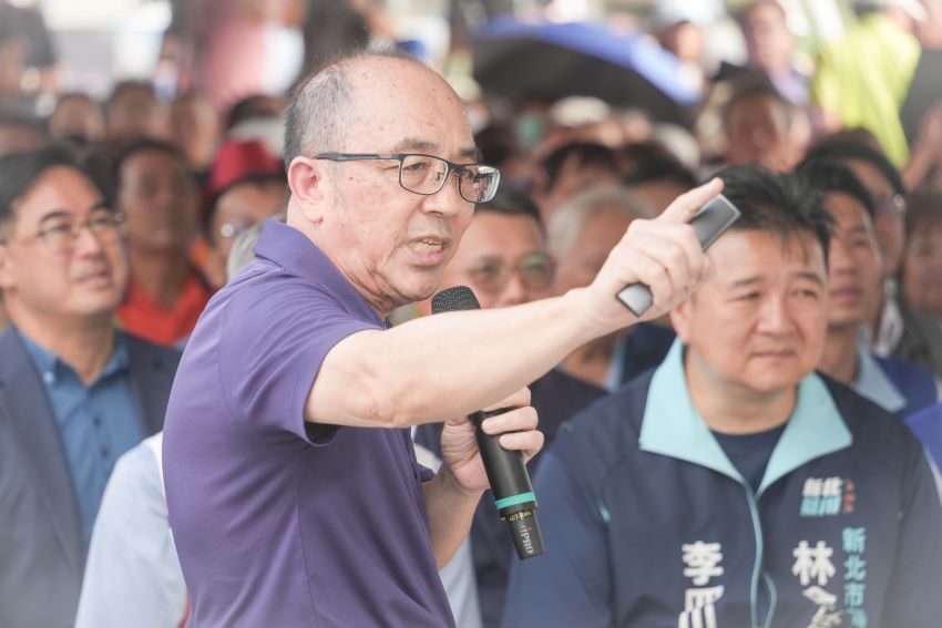 《圖說》水利局長宋德仁簡報說明長福橋改建後符合三峽河防洪標準。〈水利局提供〉