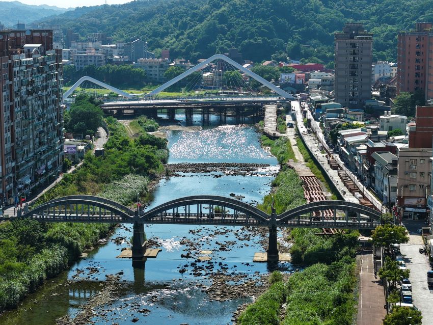 《圖說》鳶山、長福橋與三峽橋景色相互輝映。〈水利局提供〉