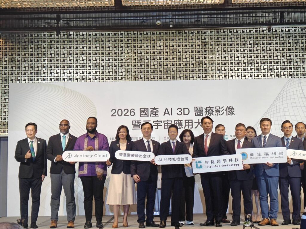 從3D影像到數位導航 AI醫療「能用、敢用、好用」才是關鍵 9 %E9%A6%AC%E5%81%95%E7%B4%80%E5%BF%B5%E9%86%AB%E9%99%A2%E7%B8%BD%E9%99%A2%E9%95%B7%E5%BC%B5%E6%96%87%E7%80%9A%E5%B7%A6%E4%B8%80%E5%8F%97%E9%82%80%E5%8F%83%E8%88%87%E7%94%B1%E8%A1%9B%E7%94%9F%E7%A6%8F%E5%88%A9%E9%83%A8%E4%B8%BB%E8%BE%A6%E3%80%8C2026%E5%9C%8B%E7%94%A2AI 3D%E9%86%AB%E7%99%82%E5%BD%B1%E5%83%8F%E6%9A%A8%E5%85%83%E5%AE%87%E5%AE%99%E6%87%89%E7%94%A8%E5%A4%A7%E6%9C%83%E3%80%8D 2