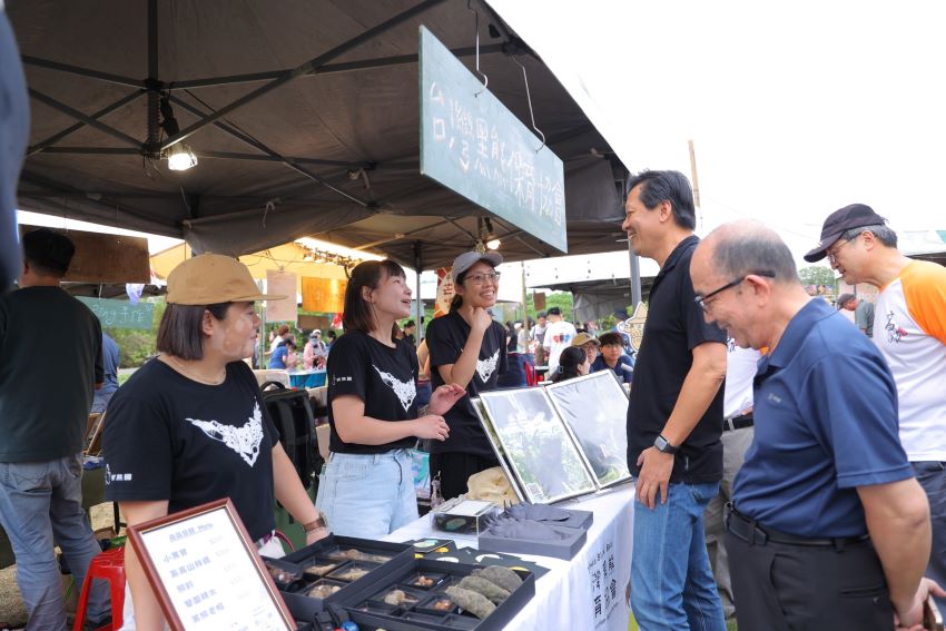 《圖說》裸裸實驗市邀請大朋友小朋友一起環境友善。〈高灘處提供〉