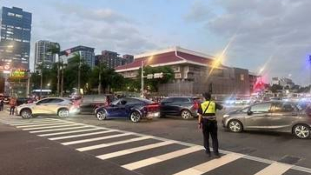 因應國慶連假車潮  北市警全面啟動交通疏導