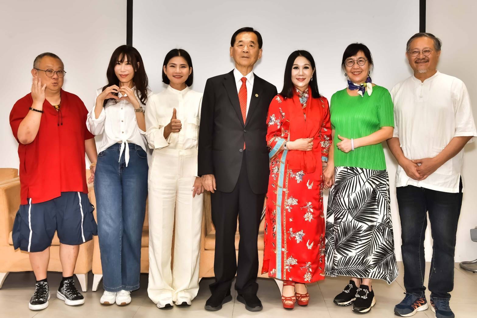 周丹薇、陳匡怡、舒夢蘭支持藝術公益 義賣作品助紅心字會弱勢兒童