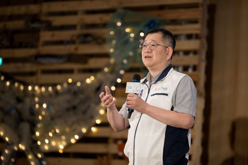 從市場減塑到綠電發展 新北永續影像競賽成績揭曉 6 《圖說》副局長朱益君致詞肯定每一組團隊的投入,並感謝合作夥伴、評審及工作人員的支持。〈環保局提供〉